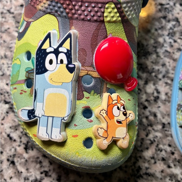 Crocs Bluey 8C classic Clog - Picture 7 of 9